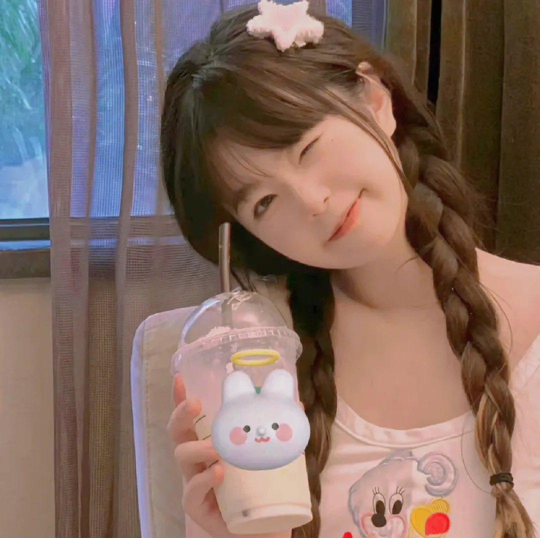 捅马蜂窝的女孩